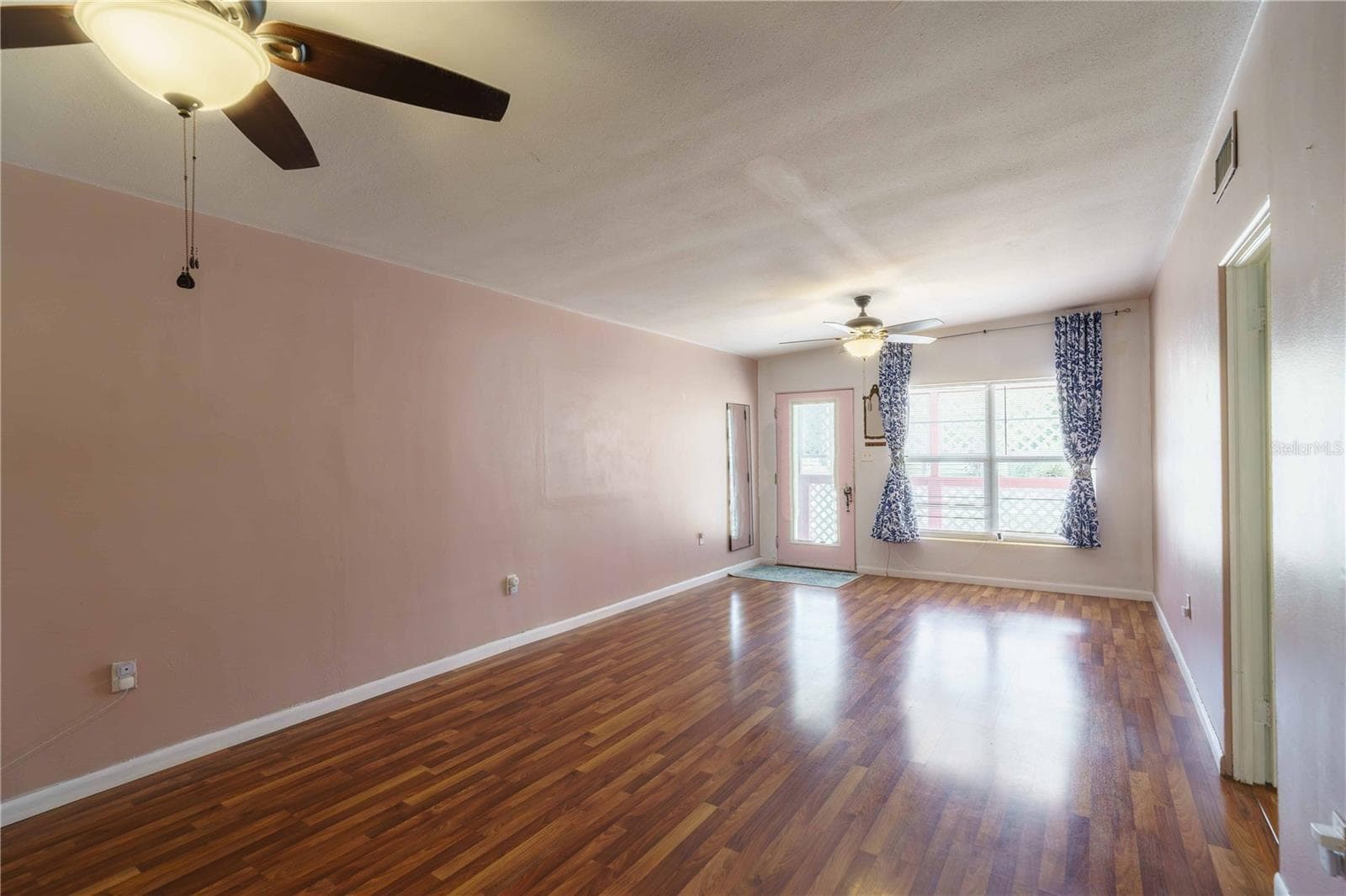 Lots of natural light in great room and dining area - 3523 SE 6TH ST, OCALA