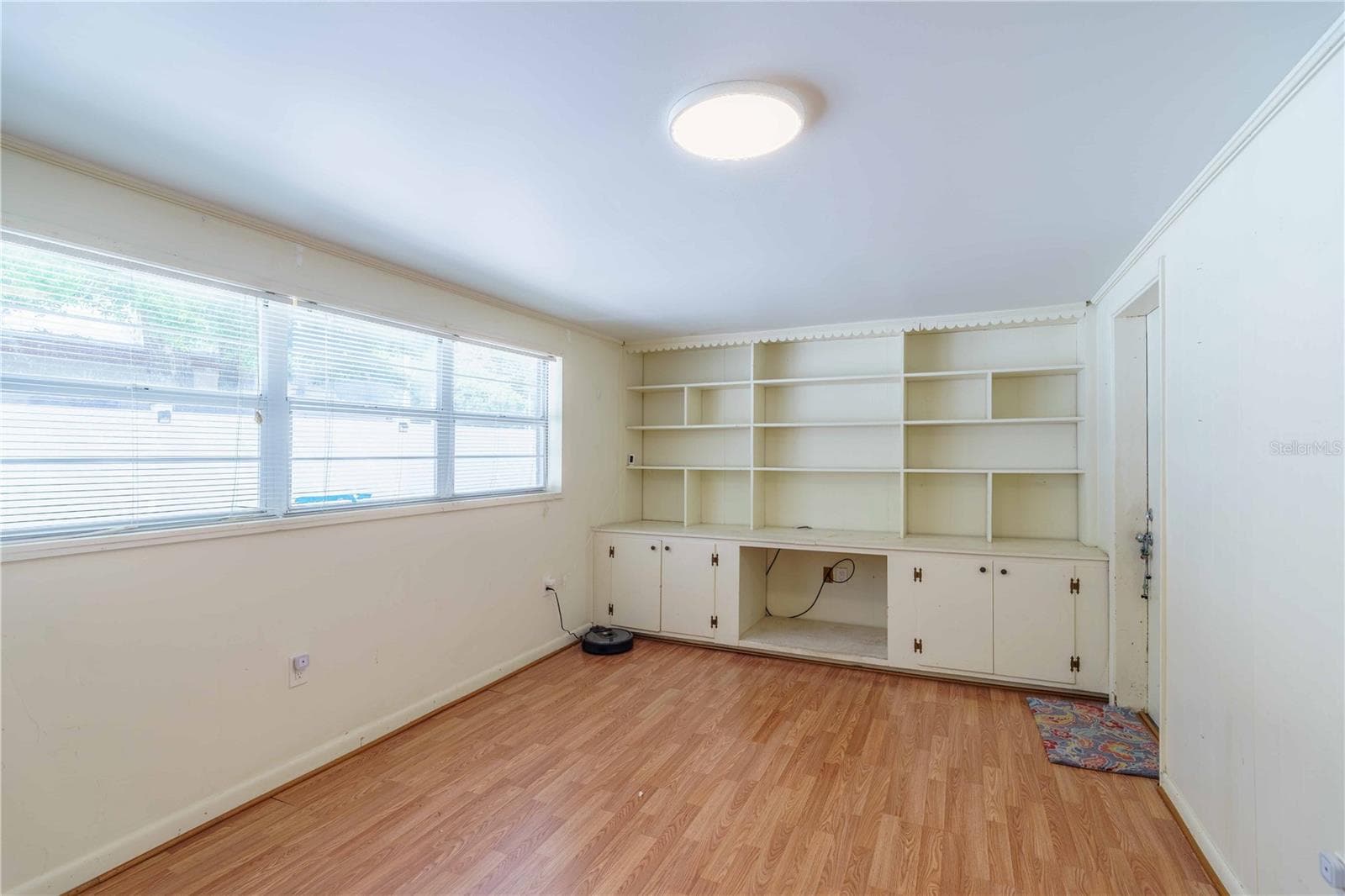 Bonus room with built in bookshelves - 3523 SE 6TH ST, OCALA