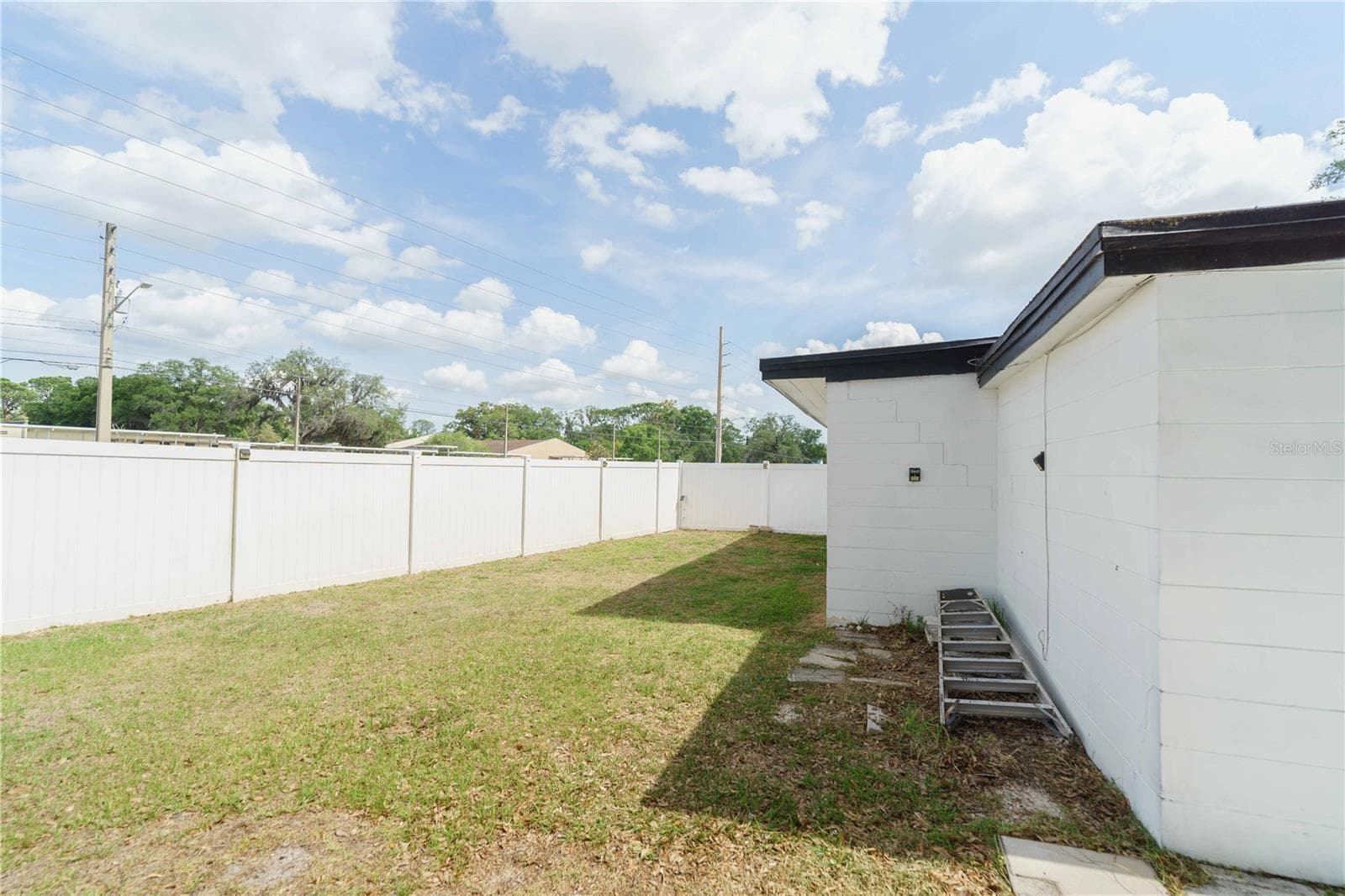 Large fence yard - 3523 SE 6TH ST, OCALA
