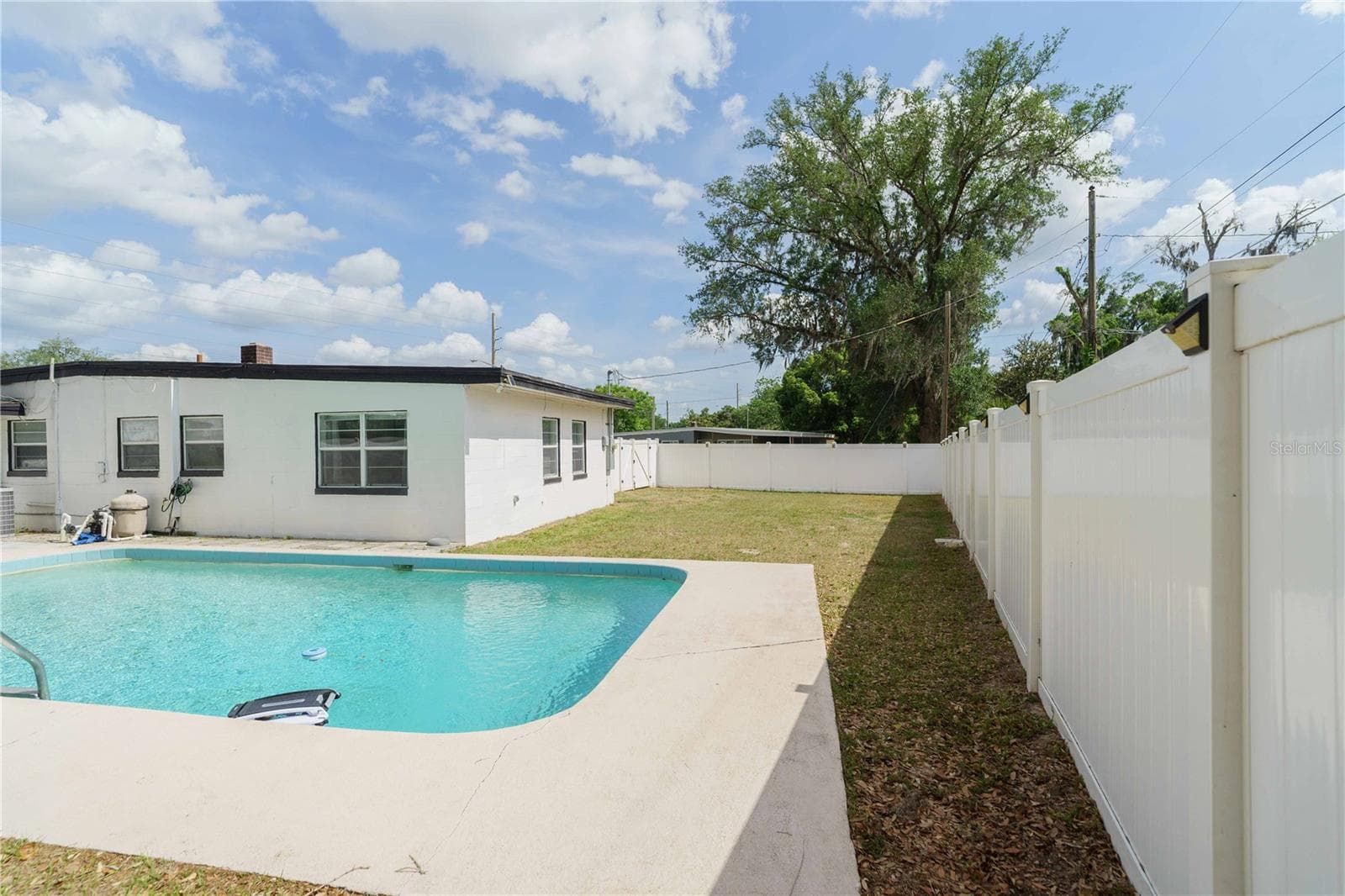 Extra room for a garden - 3523 SE 6TH ST, OCALA