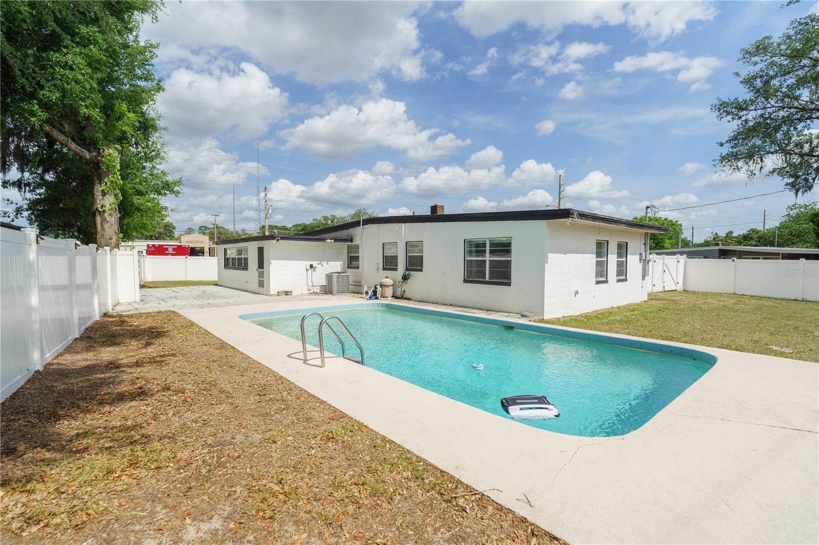 Large back yard - 3523 SE 6TH ST, OCALA