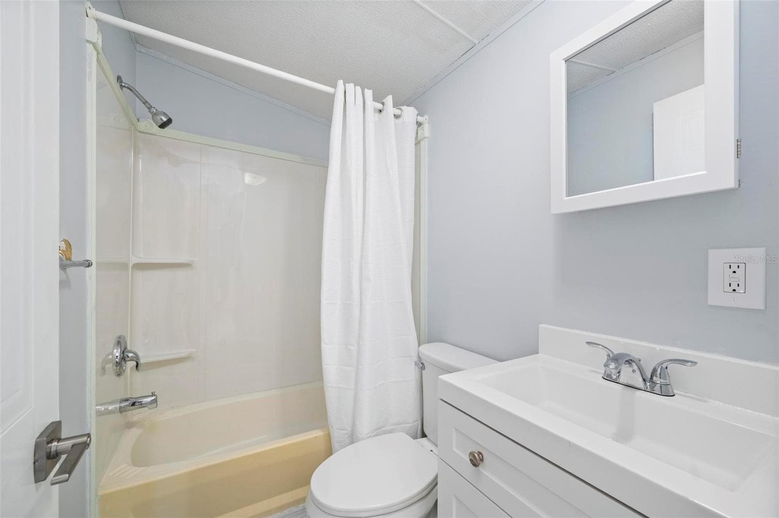 Guest Bathroom - 1000 KINGS HWY #101, PORT CHARLOTTE