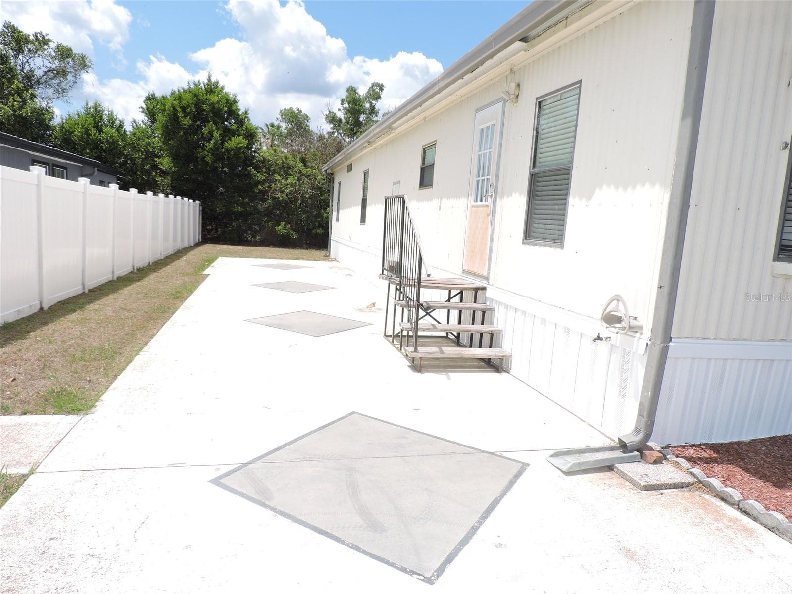Manufactured Home at 236 2ND AVE N, LAKE WALES, photo 2 of 26
