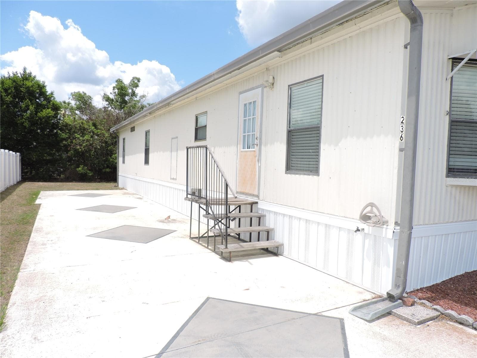 Manufactured Home at 236 2ND AVE N, LAKE WALES, photo 3 of 26