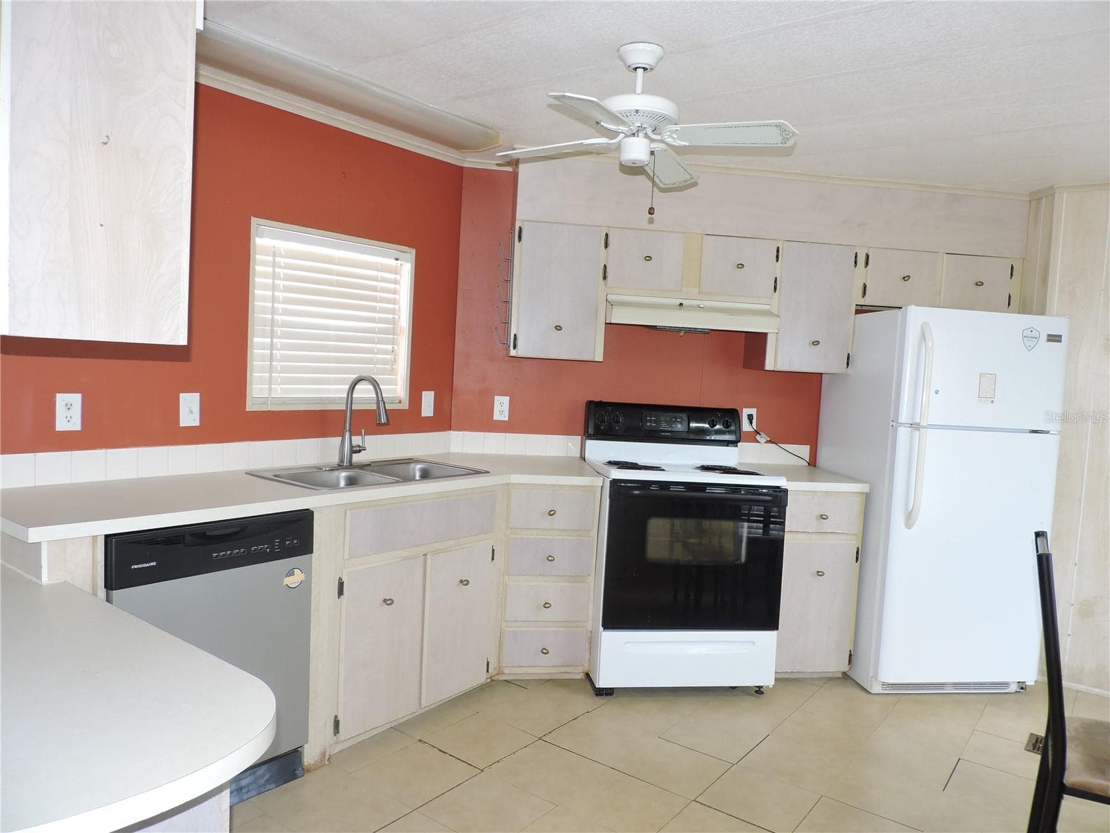 Manufactured Home at 236 2ND AVE N, LAKE WALES, photo 7 of 26