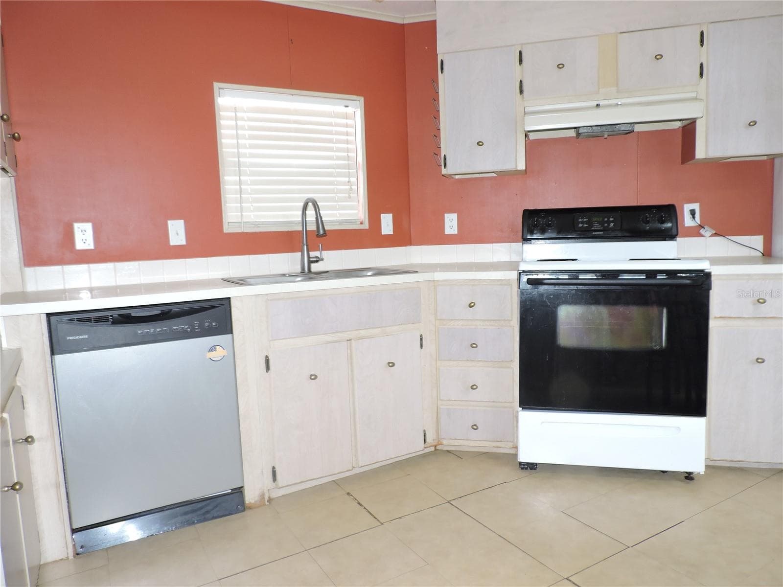 Manufactured Home at 236 2ND AVE N, LAKE WALES, photo 8 of 26