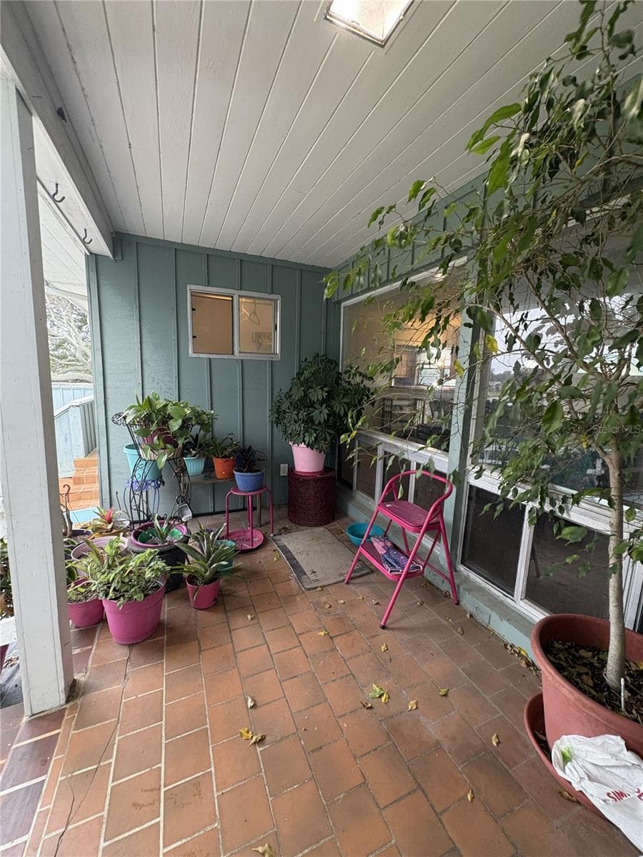Front Porch - 401 DRIFTWOOD AVE, DAYTONA BEACH
