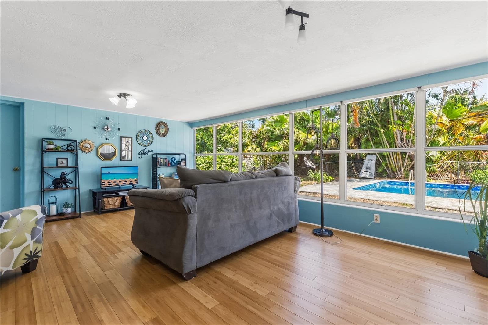 Single Family Residence at 1508 ERIN LN, CLEARWATER, photo 8 of 31