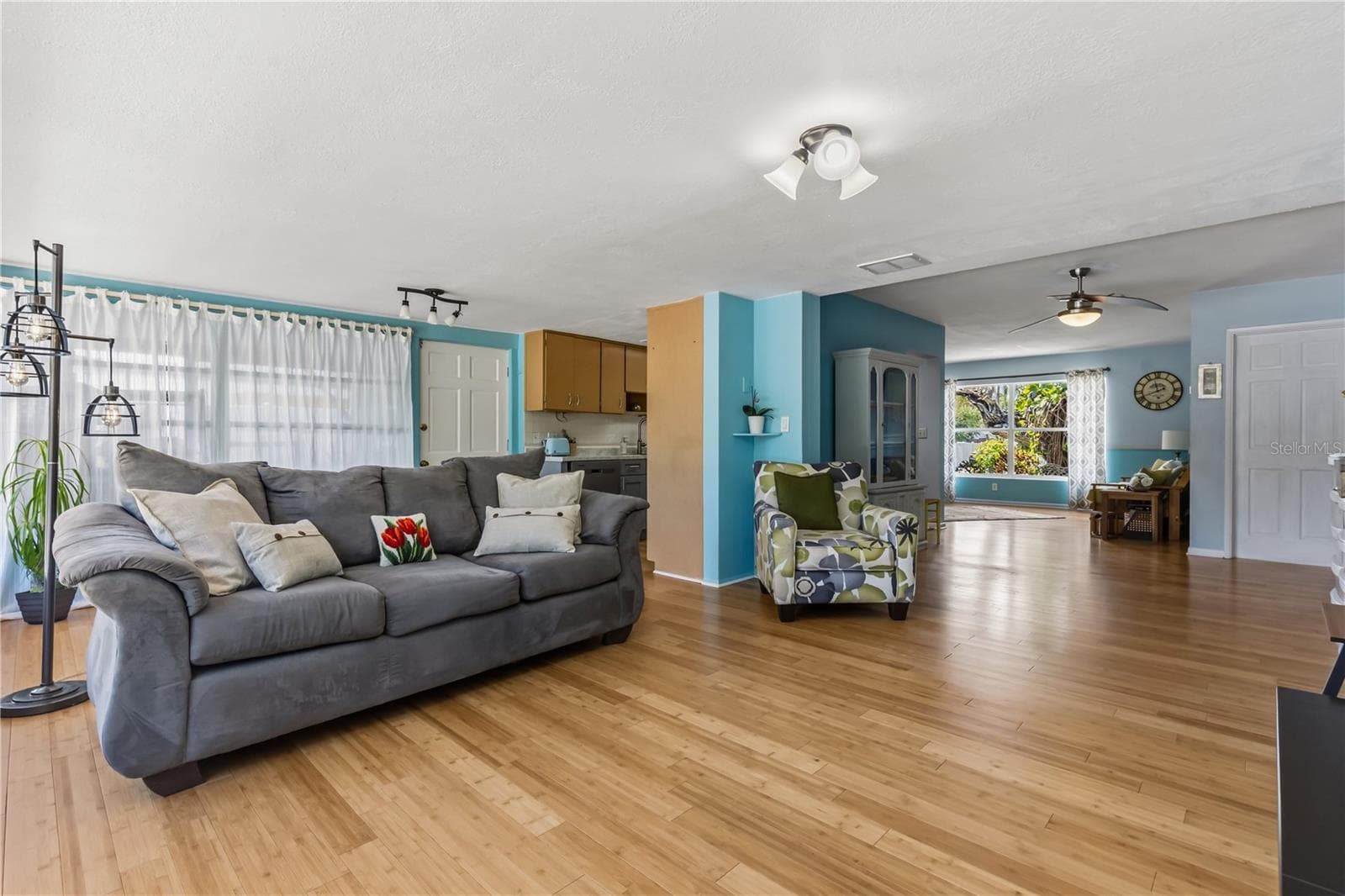 Single Family Residence at 1508 ERIN LN, CLEARWATER, photo 9 of 31