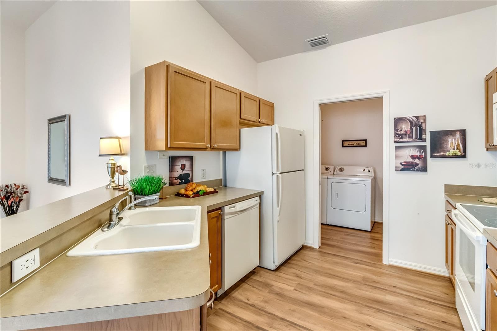 Villa at 1806 QUEENSBURY TER, THE VILLAGES, photo 8 of 28