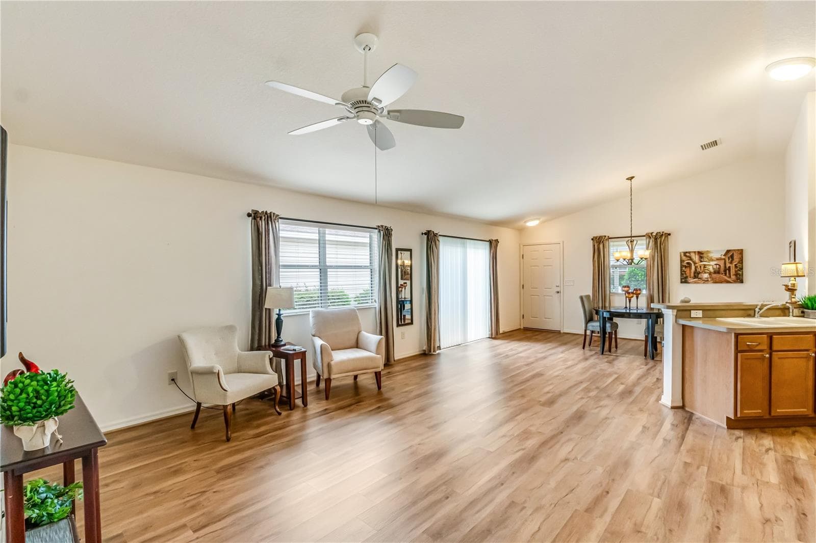 Villa at 1806 QUEENSBURY TER, THE VILLAGES, photo 12 of 28