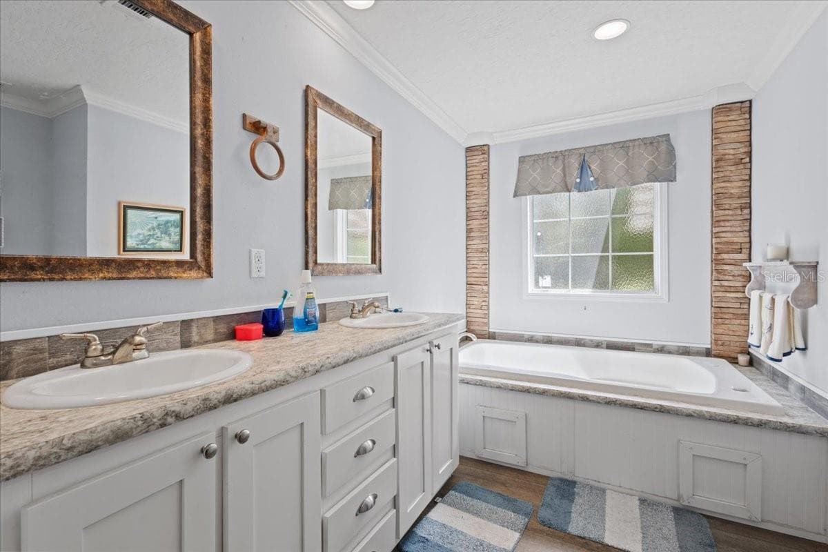 Manufactured Home at INDIAN OAKS, OLD TOWN, photo 15 of 40