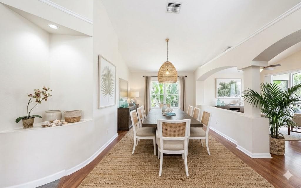 Bright breakfast nook area adjacent to the kitchen, perfect for morning coffee. - 7116 COLONY POINTE DR, RIVERVIEW