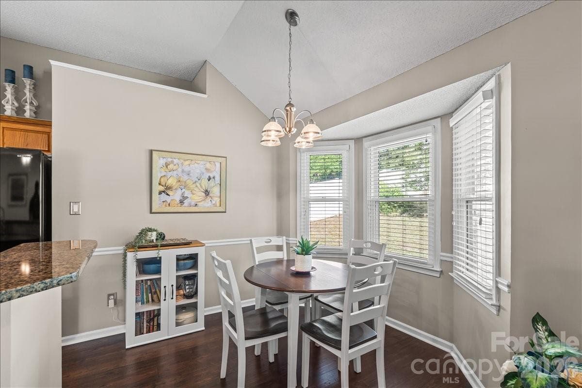 Sunny breakfast area at the bay window off the kitchen, ready for morning coffee or casual weeknight meals - Charlotte
