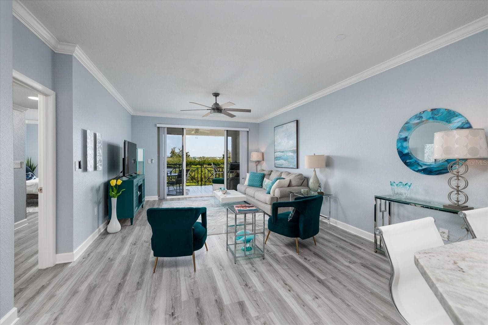 Crown molding - 4801 OSPREY DR S #207, ST PETERSBURG