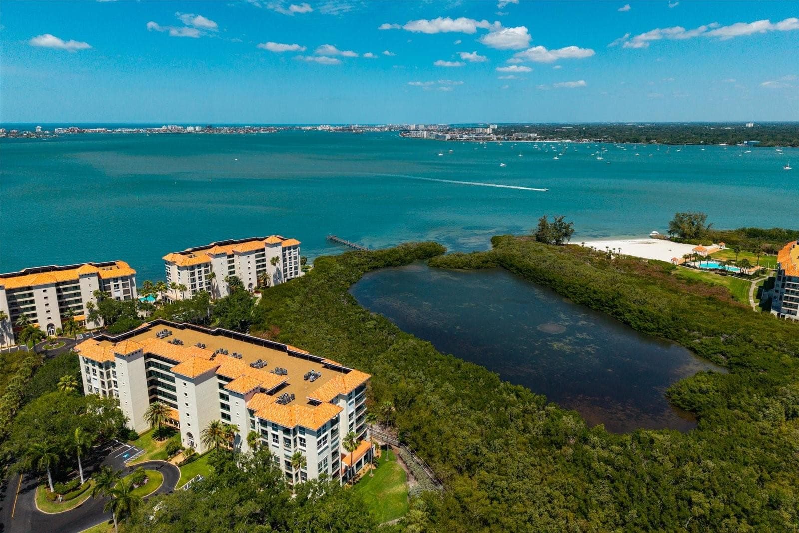 WELCOME HOME!! - 4801 OSPREY DR S #207, ST PETERSBURG