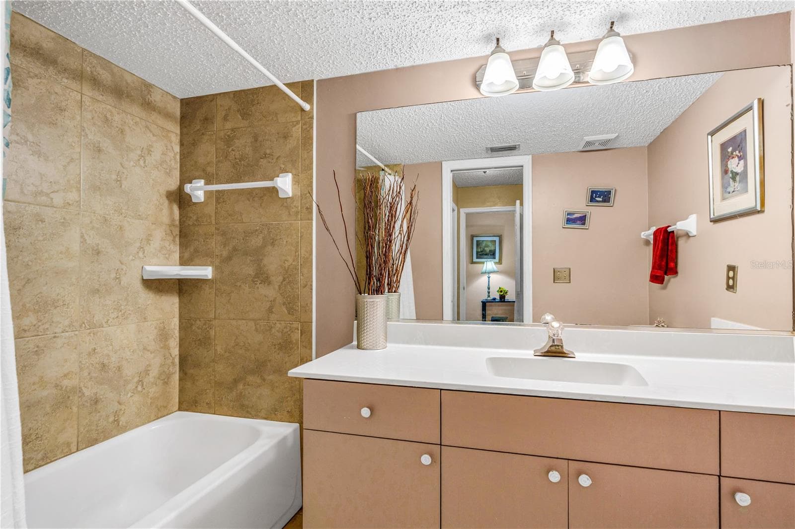 First Floor Guest Bath - Shower/Tub Combo - 524 CROOKED STICK DR, DAYTONA BEACH