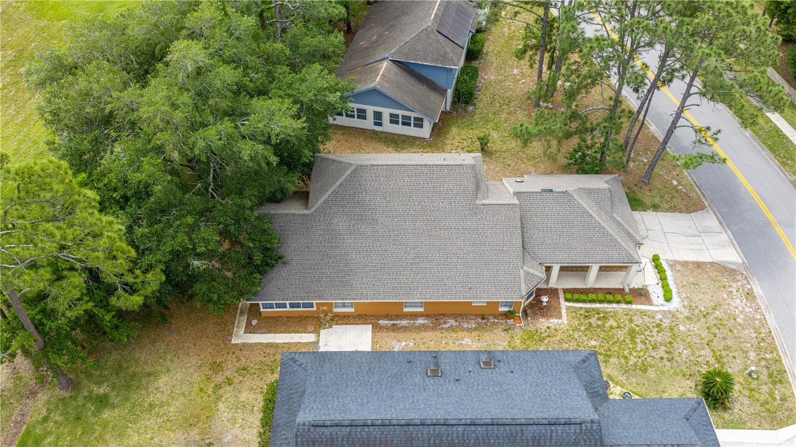 On Quiet Cul-de-sac - 524 CROOKED STICK DR, DAYTONA BEACH