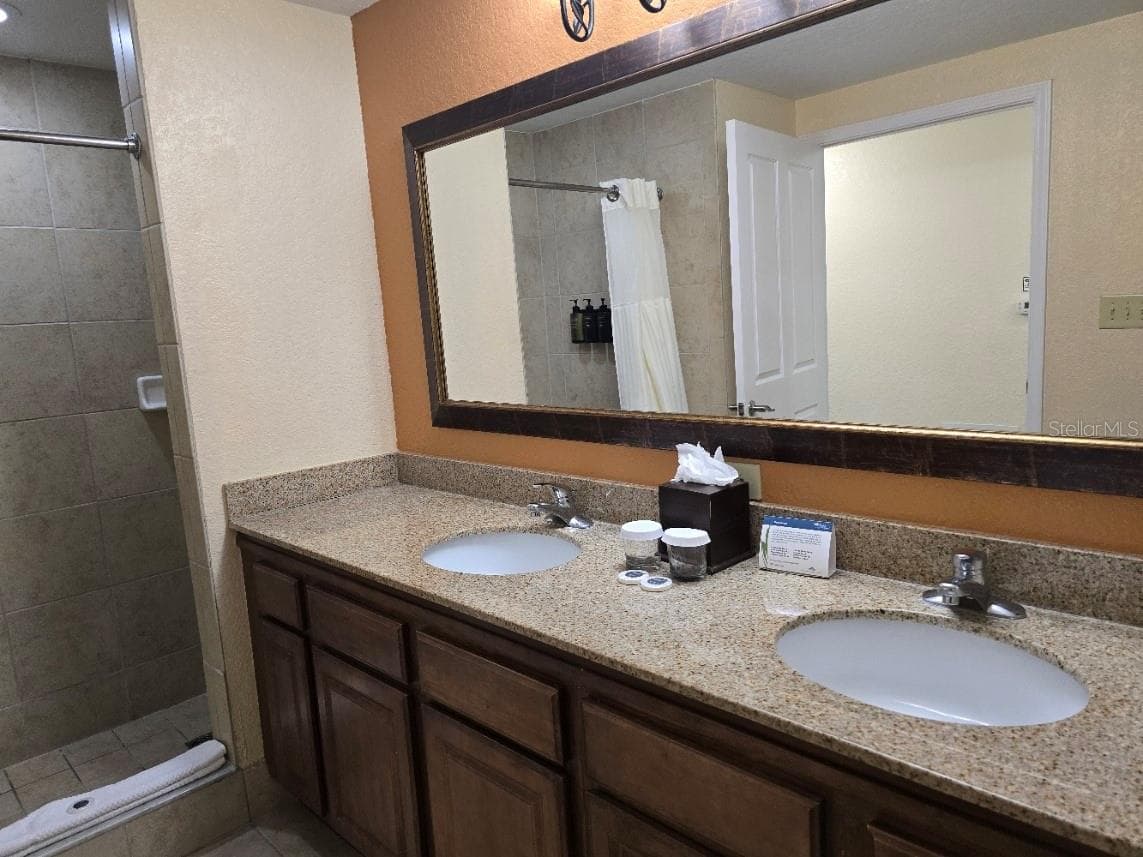 Condo - Hotel at 12556 FLORIDAYS RESORT DR #A-201, ORLANDO, photo 7 of 23