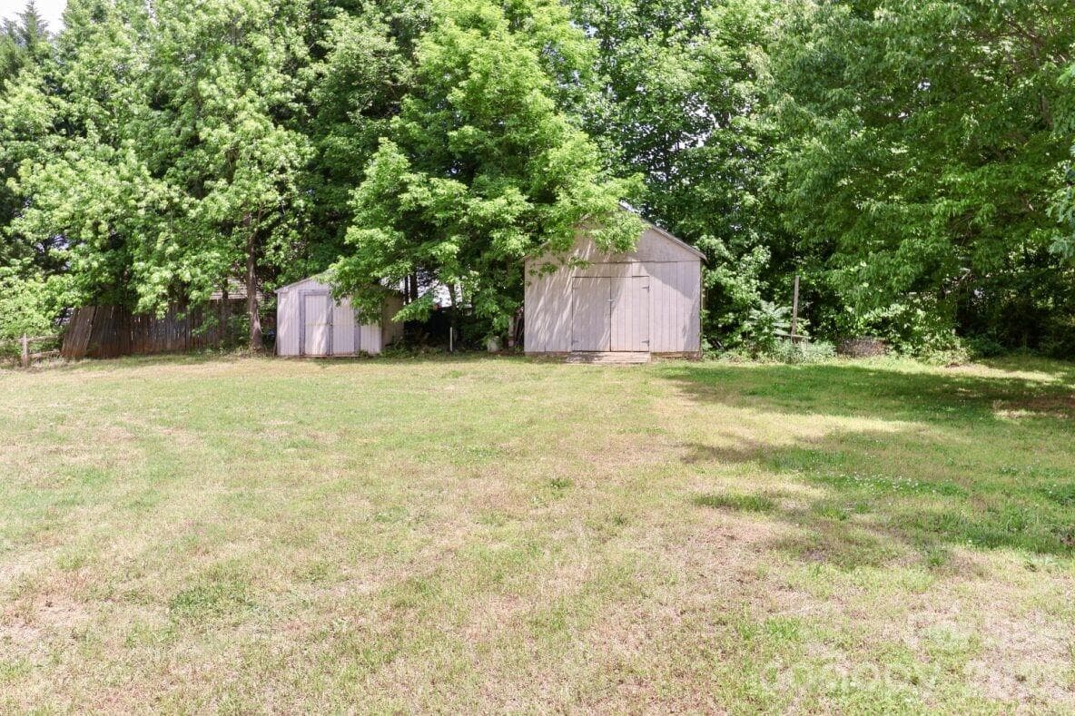 Single Family Residence at 121 Fair Wind Lane, Statesville, photo 5 of 30