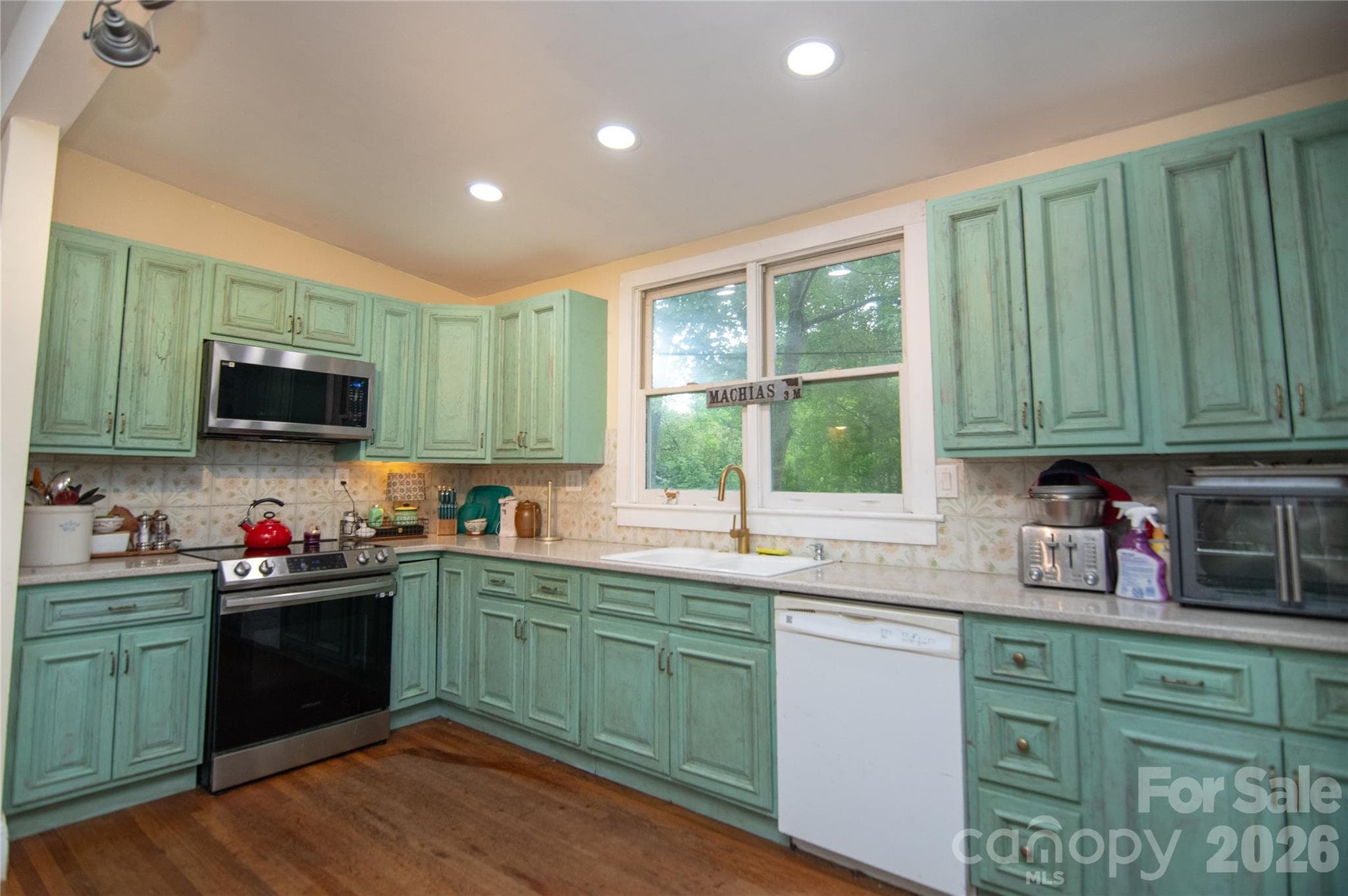 Single Family Residence at 600 W Warren Street, Shelby, photo 10 of 16