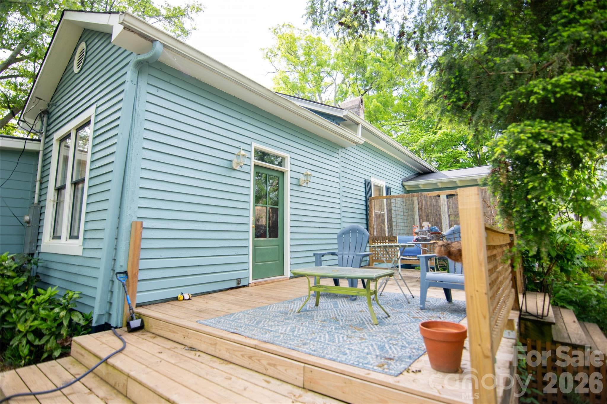 Nice outdoor space - 600 W Warren Street, Shelby