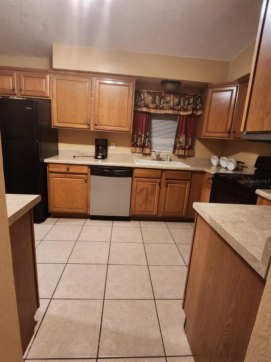 Single Family Residence at 8320 DOT LN, ORLANDO, photo 8 of 15