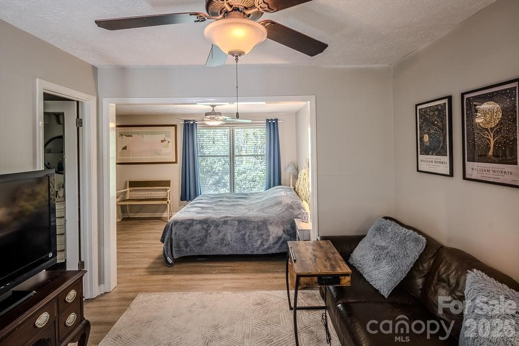 Primary bedroom with cozy sitting area - 38 Rocky Meadows Road, Newland