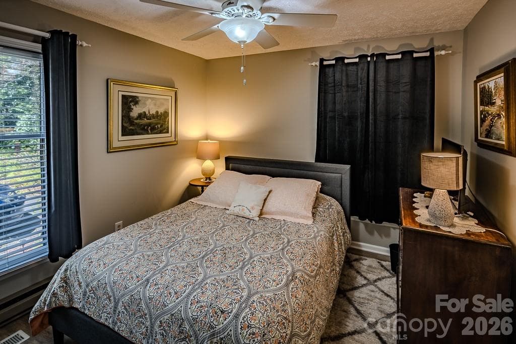 2nd bedroom with full bathroom - 38 Rocky Meadows Road, Newland