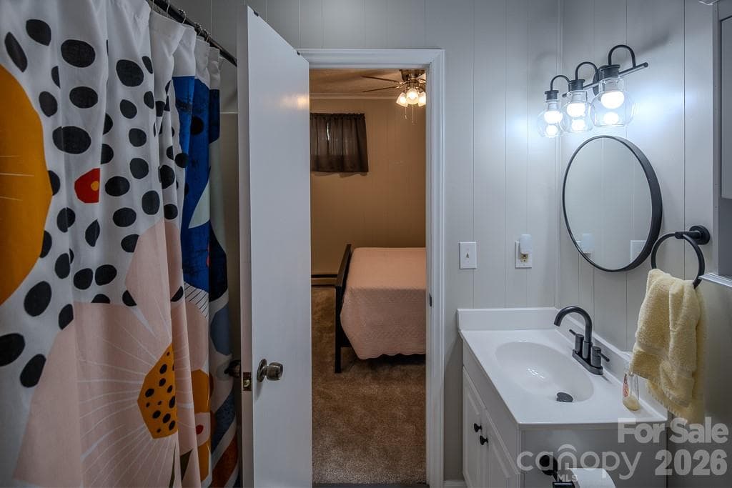 Jack and Jill bathroom - 38 Rocky Meadows Road, Newland