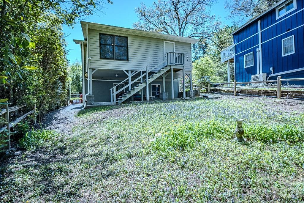 Fenced, level back yard great for gardening, kids or pets - 38 Rocky Meadows Road, Newland