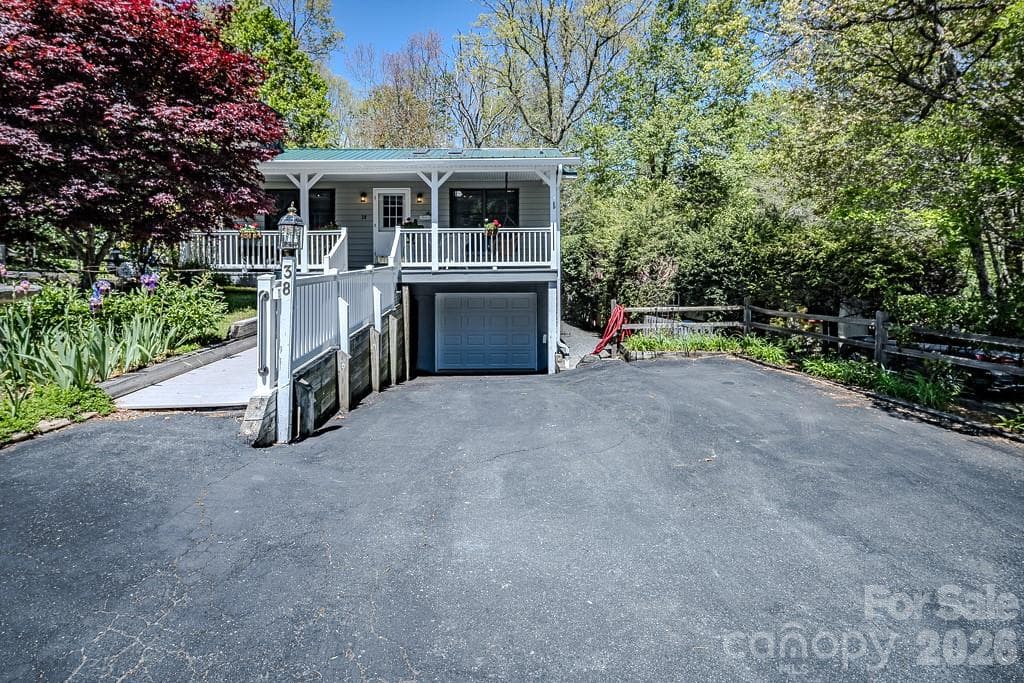Ample parking - 38 Rocky Meadows Road, Newland