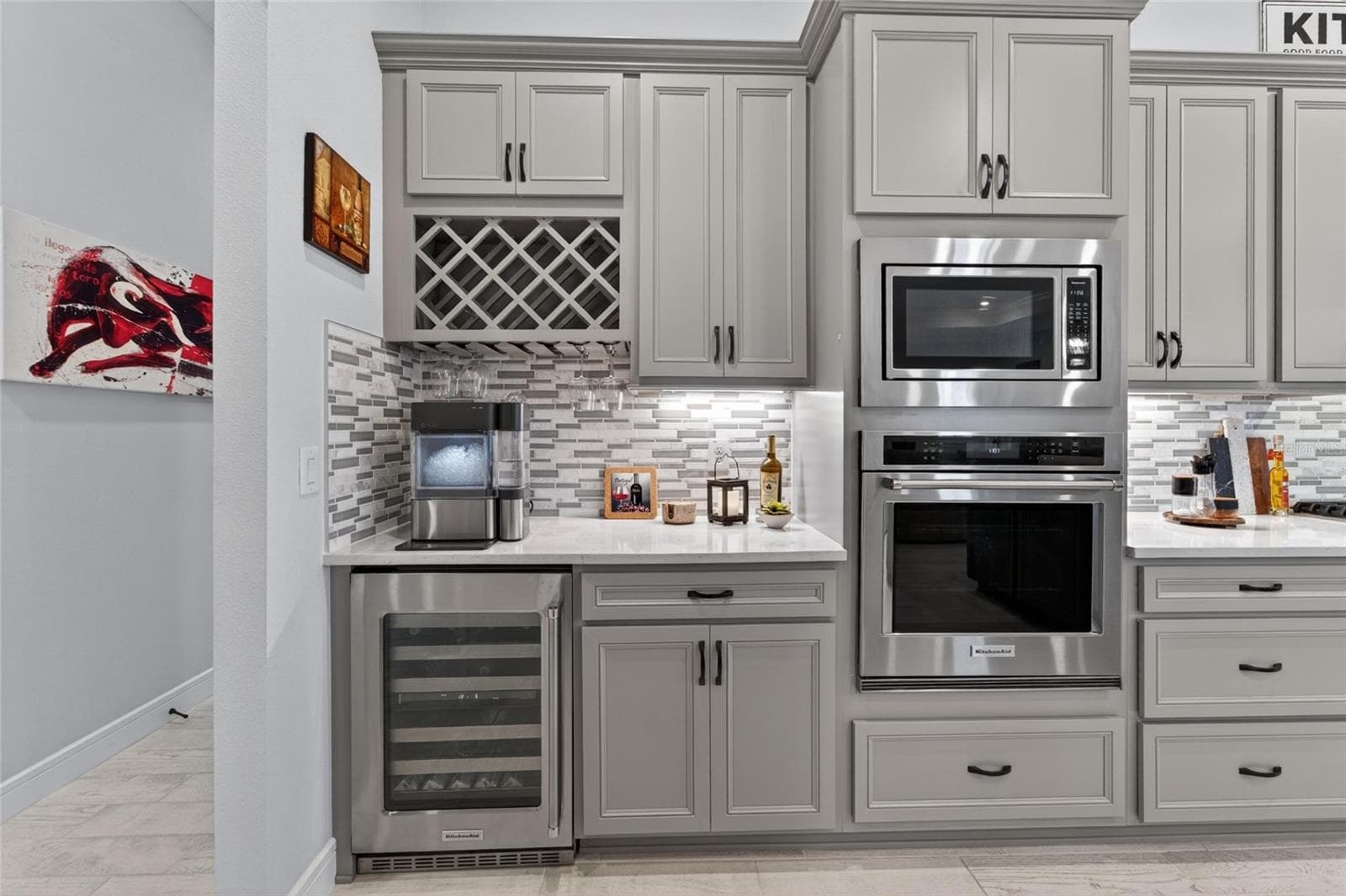 Extra space for Drinks for entertaining - 18752 HORIZON VIEW PT, LAND O LAKES
