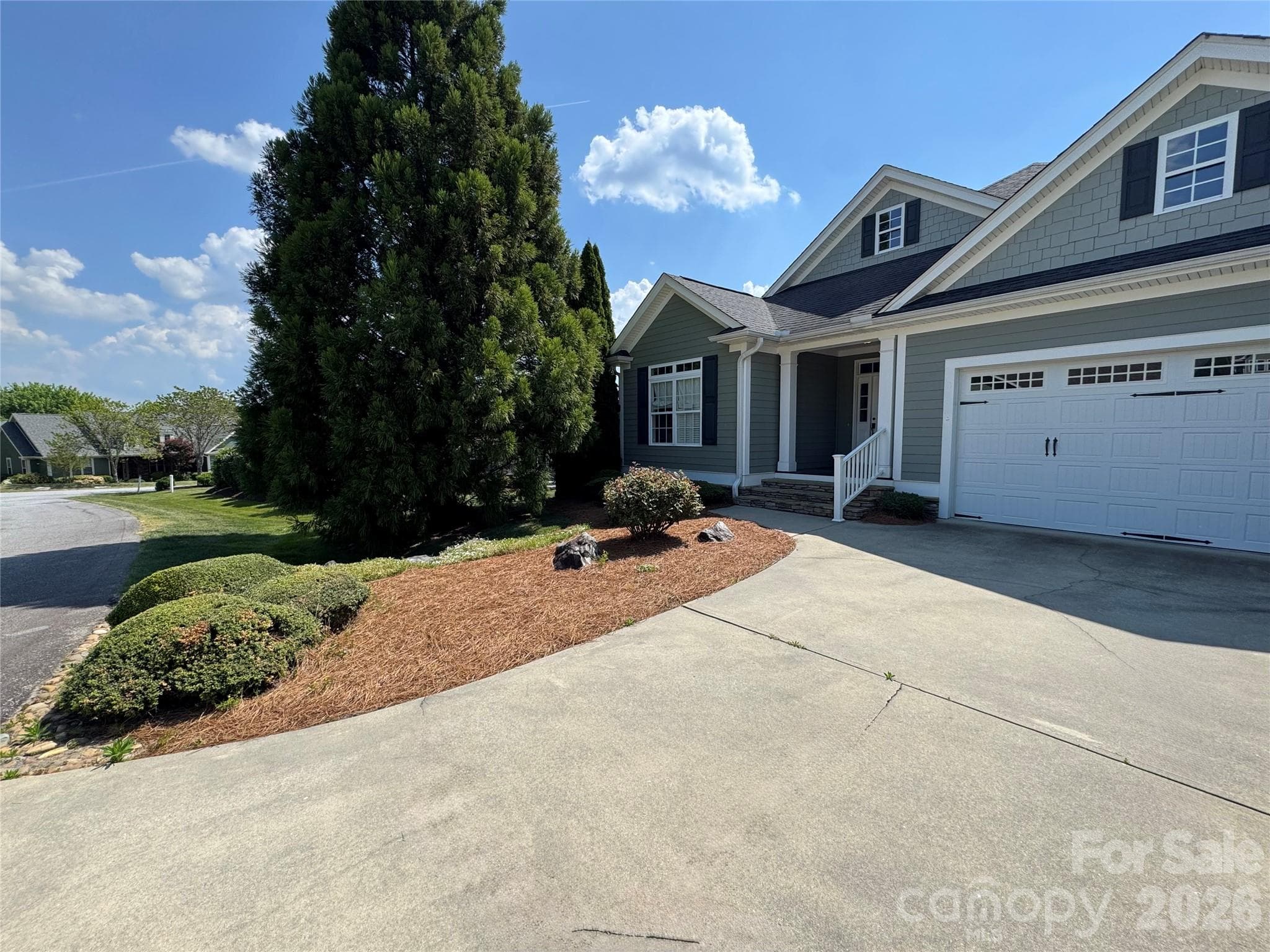 Single Family Residence at Hendersonville, photo 3 of 32