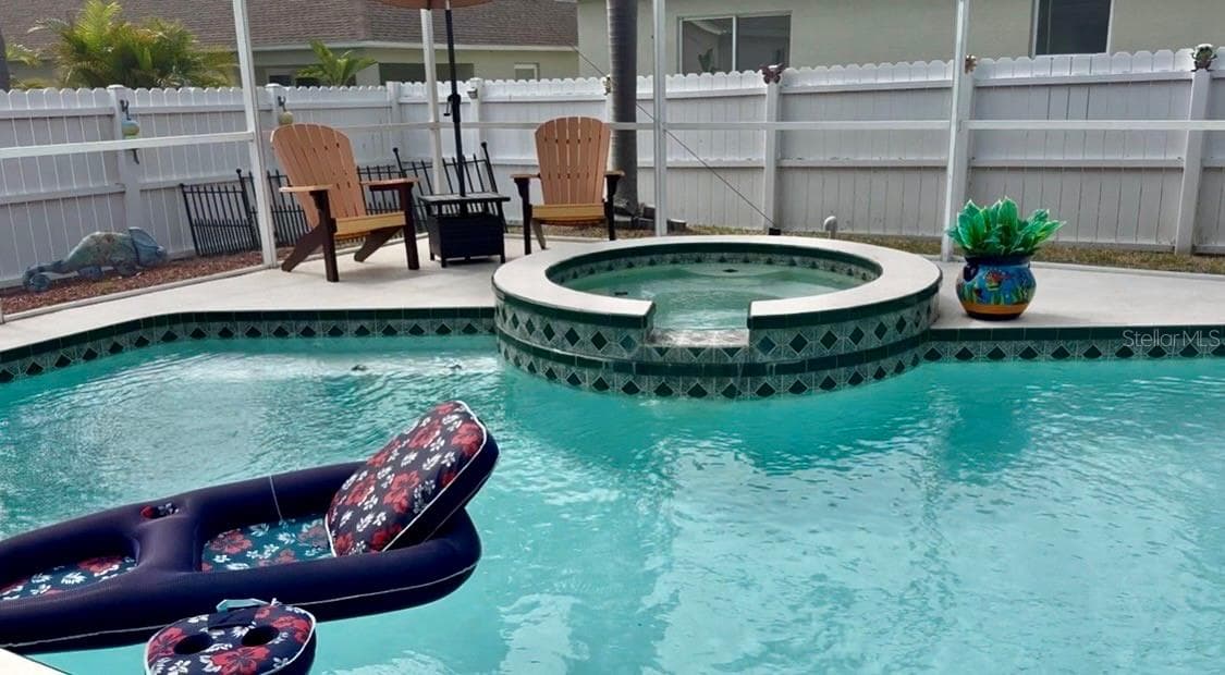 This screened pool screams decadence! Oversized deck for loads of seating, hot tub to relax all those sore muscles. - 10632 LAKE VISTA DR, SEMINOLE