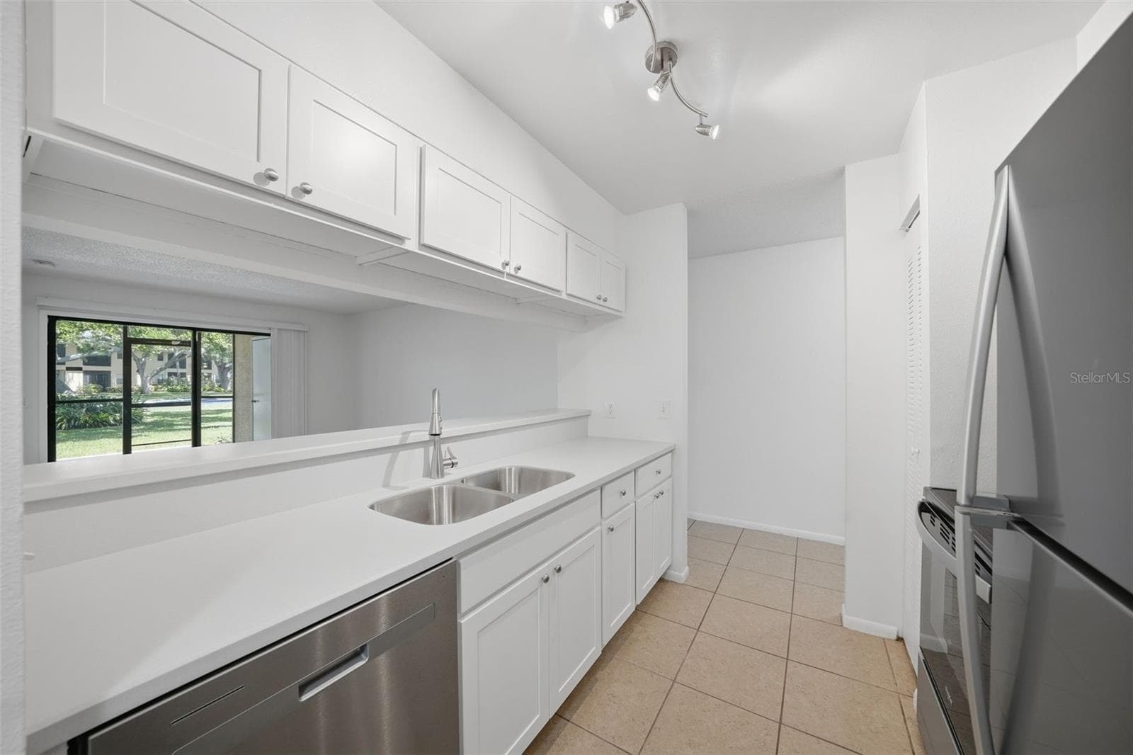 New updated kitchen with solid surface counters - 3001 58TH AVE S #1005, ST PETERSBURG
