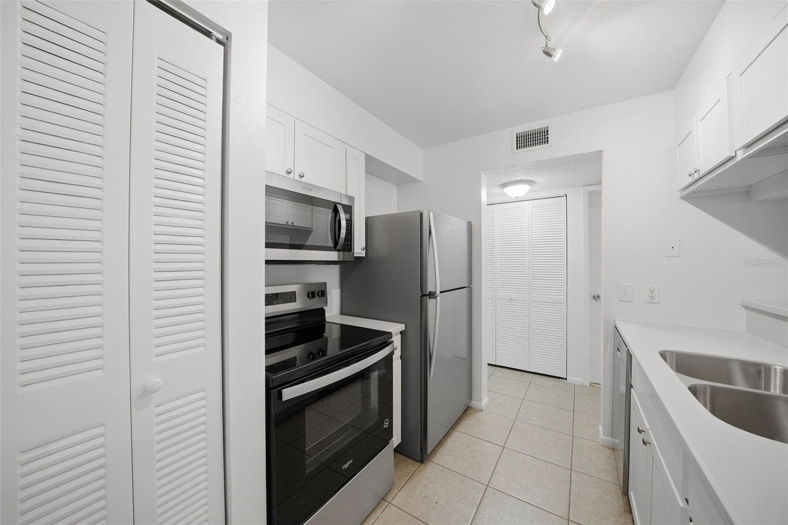 New updated kitchen with solid surface counters - 3001 58TH AVE S #1005, ST PETERSBURG
