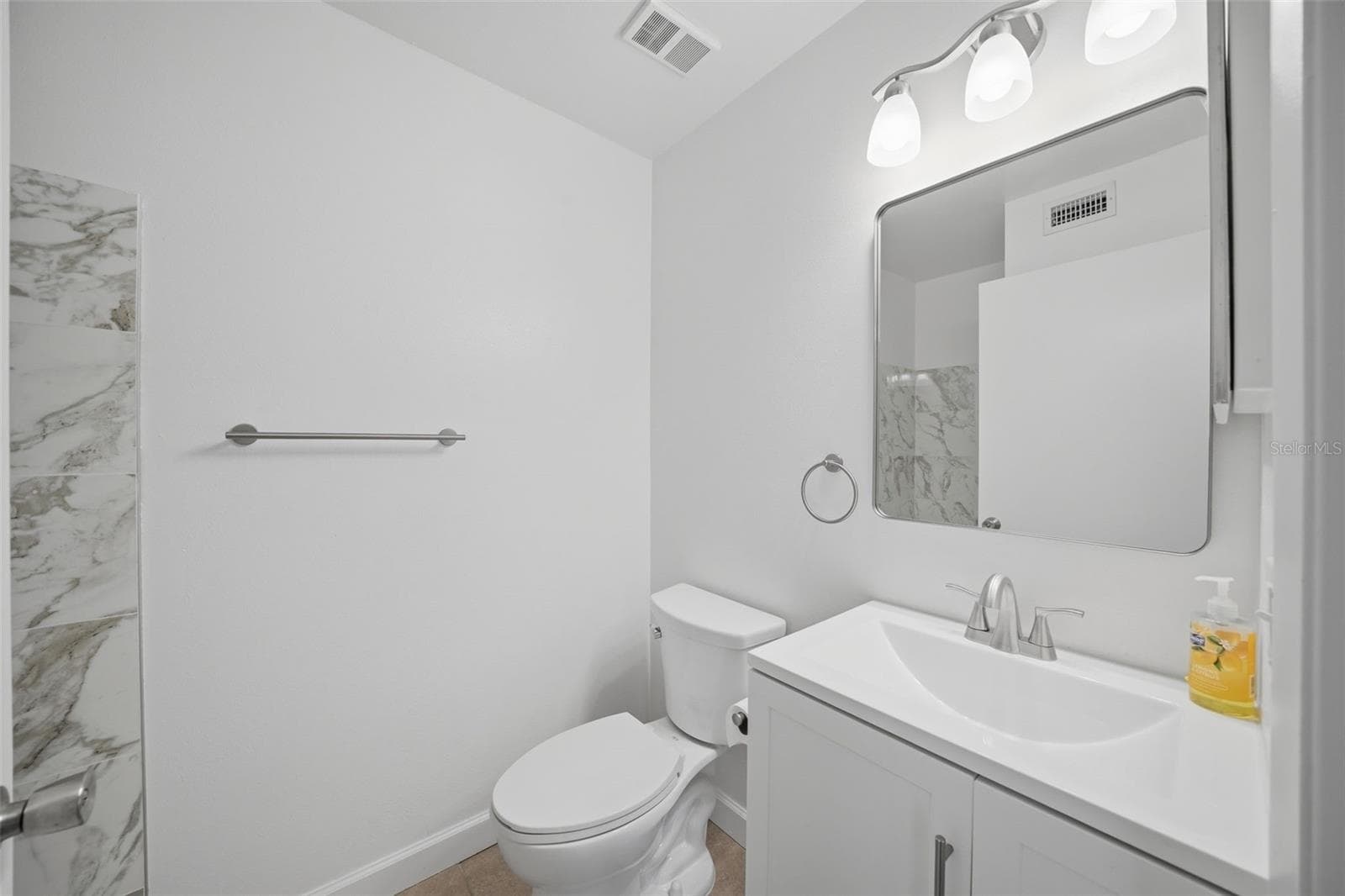 Primary ensuite bath with walk in shower - 3001 58TH AVE S #1005, ST PETERSBURG