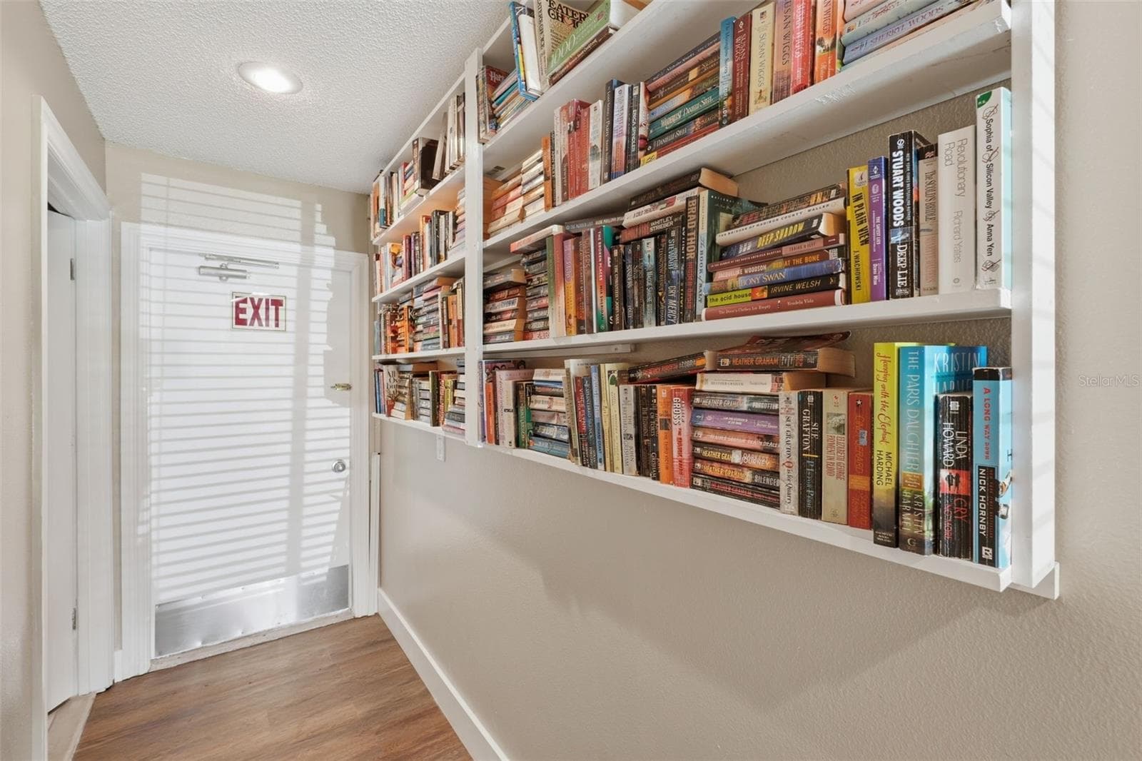 Clubhouse lending library - 3001 58TH AVE S #1005, ST PETERSBURG