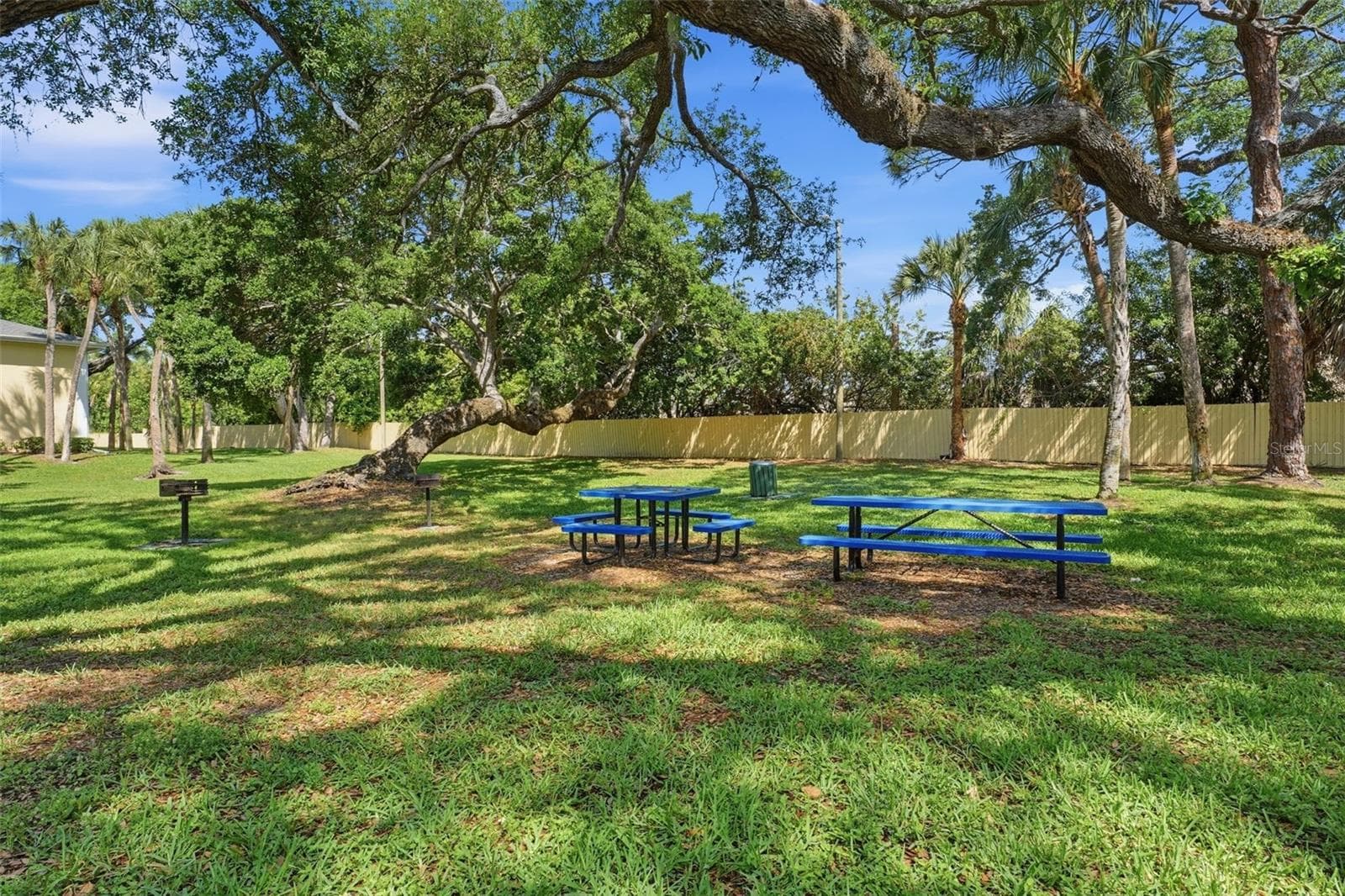 Barbecue and Picnic Area - 3001 58TH AVE S #1005, ST PETERSBURG