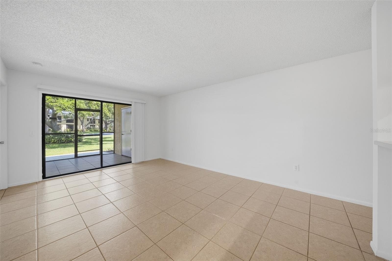Living Room - 3001 58TH AVE S #1005, ST PETERSBURG