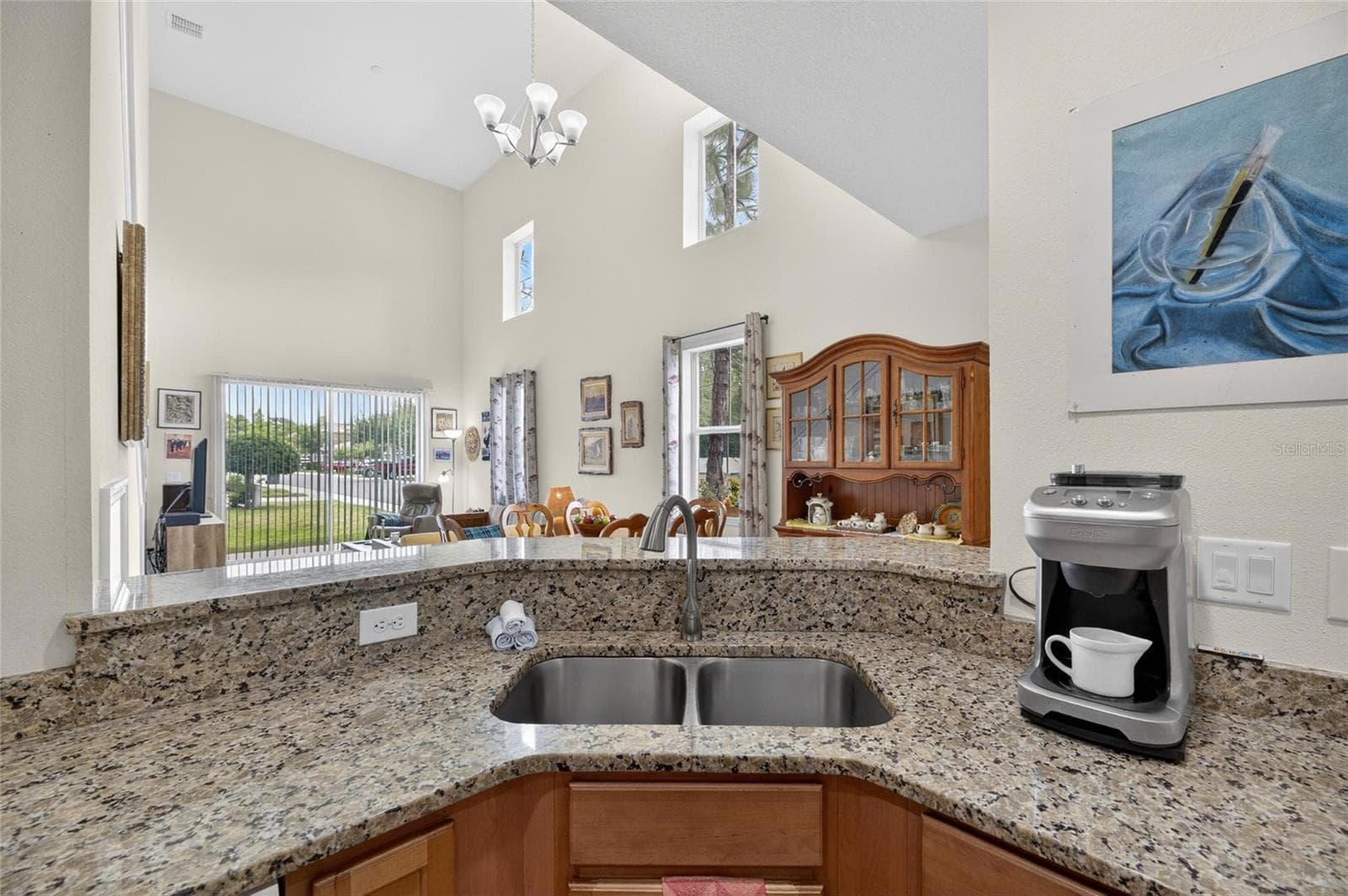 Kitchen open to living area - 2130 BROADWAY VIEW AVE, BRANDON