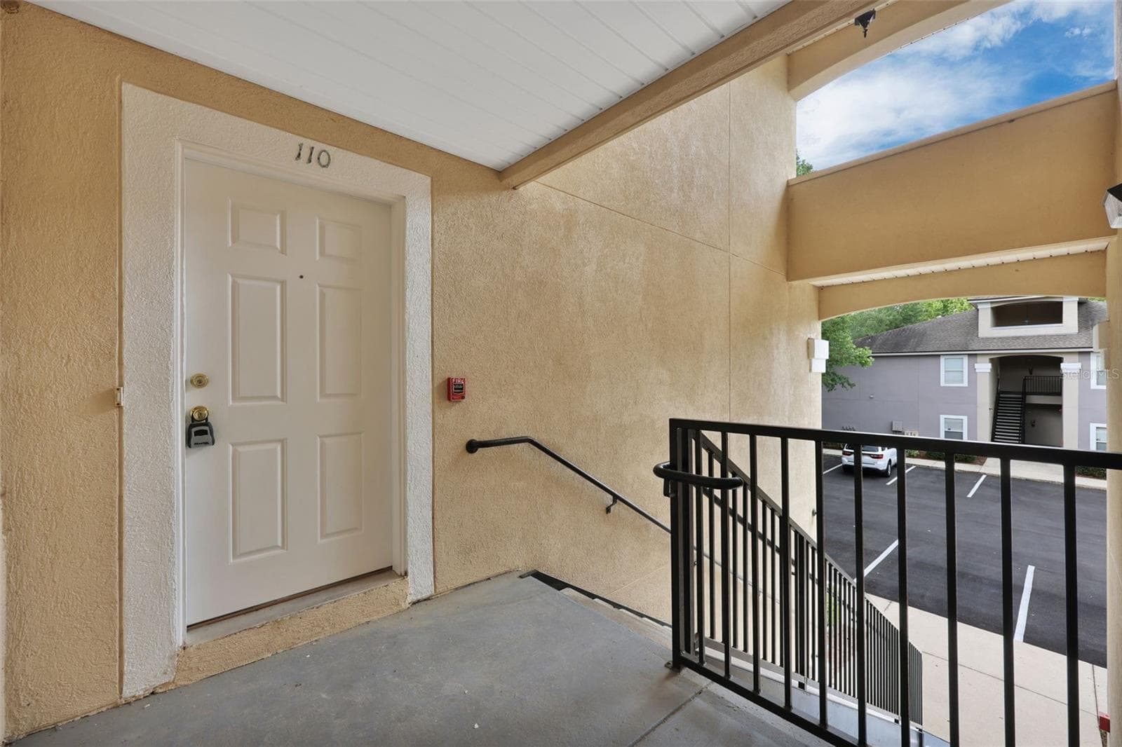 Condominium at 6111 MAGGIES CIR #110, JACKSONVILLE, photo 3 of 44