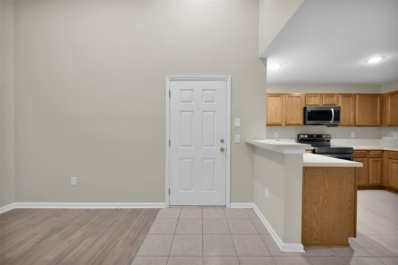 Condominium at 6111 MAGGIES CIR #110, JACKSONVILLE, photo 4 of 44