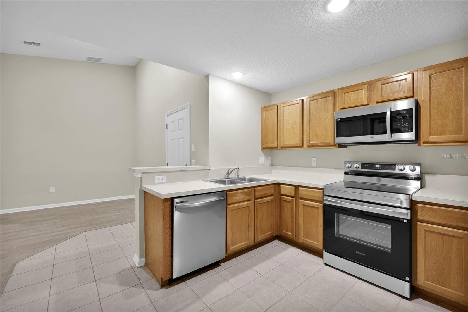 Condominium at 6111 MAGGIES CIR #110, JACKSONVILLE, photo 10 of 44