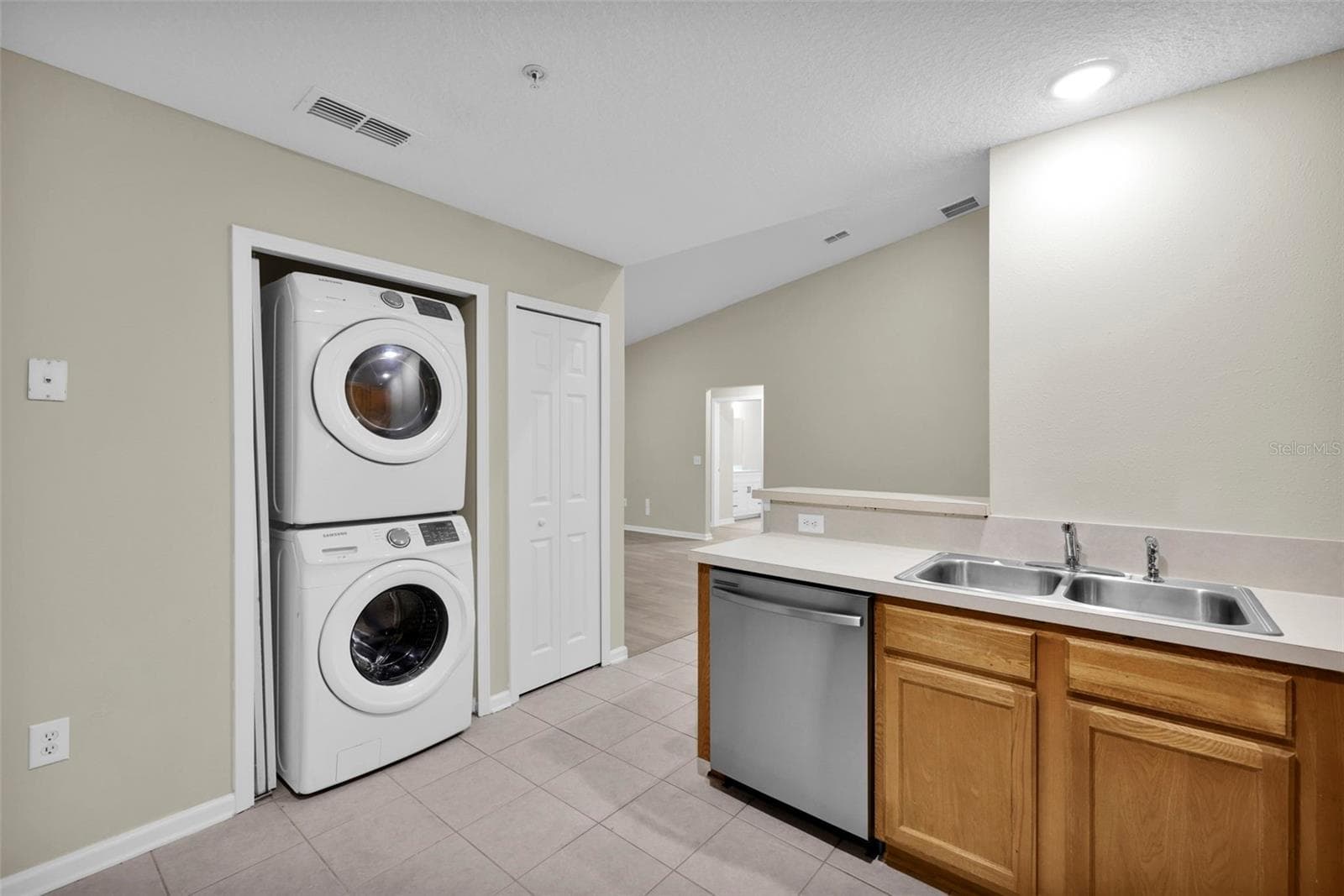 Condominium at 6111 MAGGIES CIR #110, JACKSONVILLE, photo 11 of 44