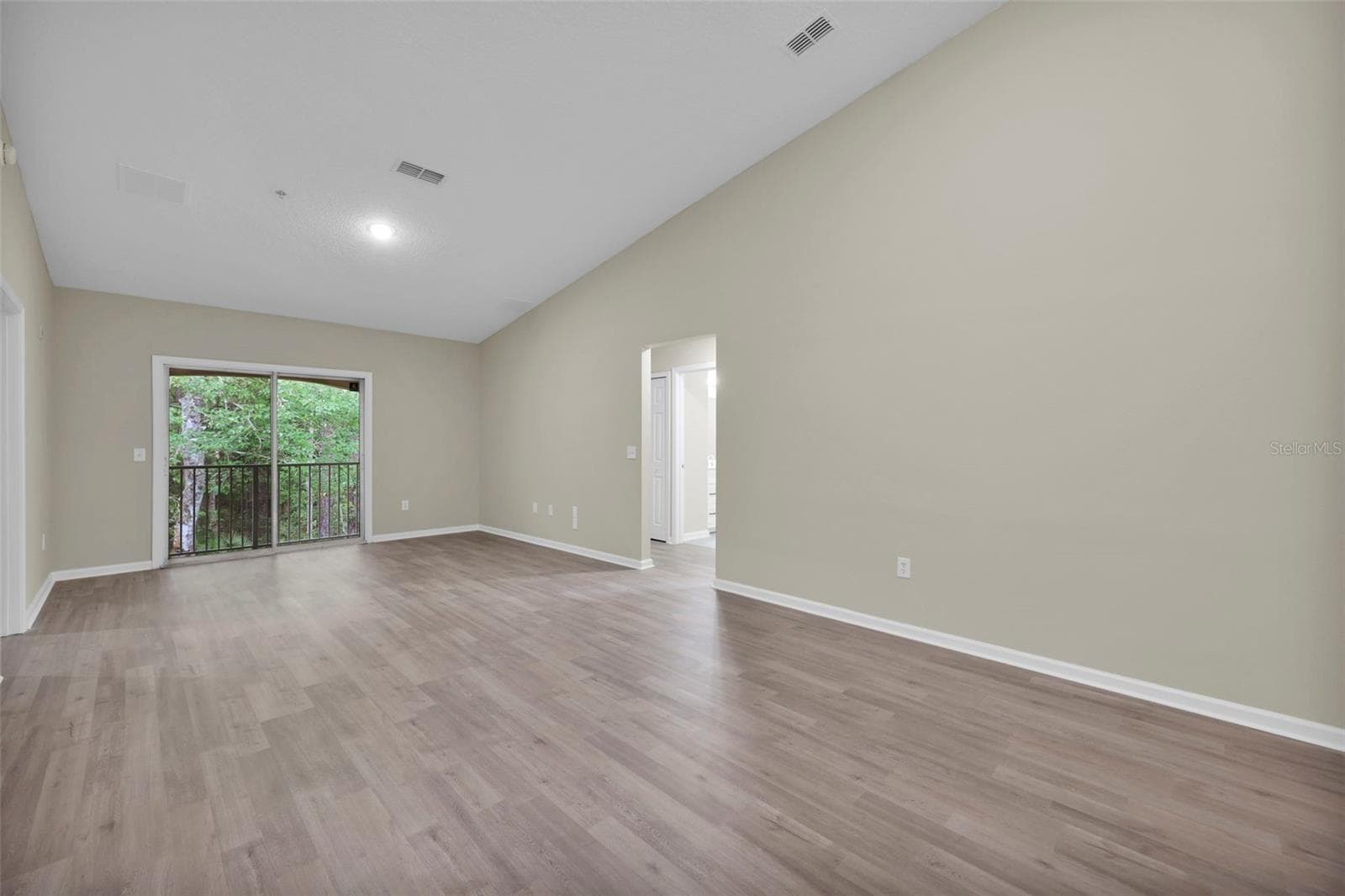 Condominium at 6111 MAGGIES CIR #110, JACKSONVILLE, photo 15 of 44