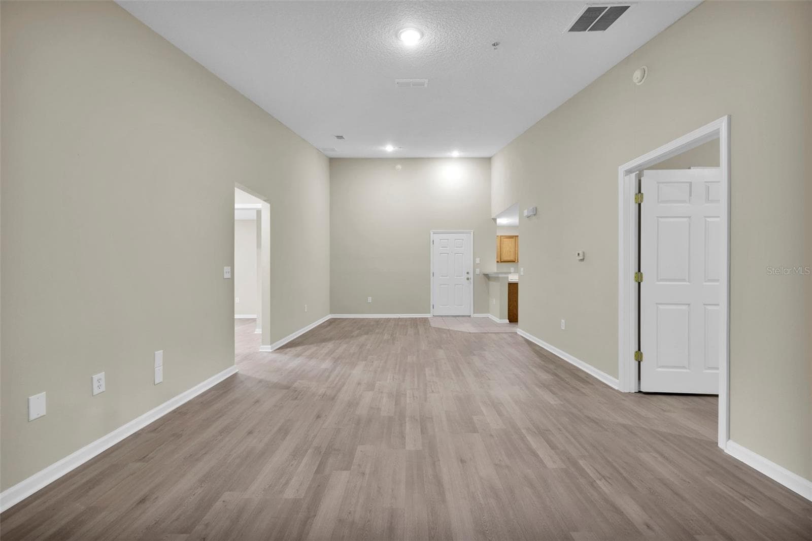 Condominium at 6111 MAGGIES CIR #110, JACKSONVILLE, photo 18 of 44