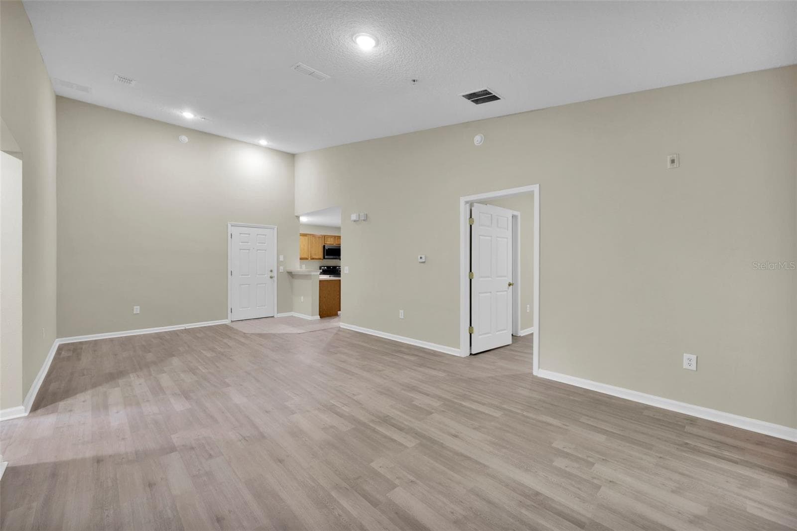 Condominium at 6111 MAGGIES CIR #110, JACKSONVILLE, photo 19 of 44