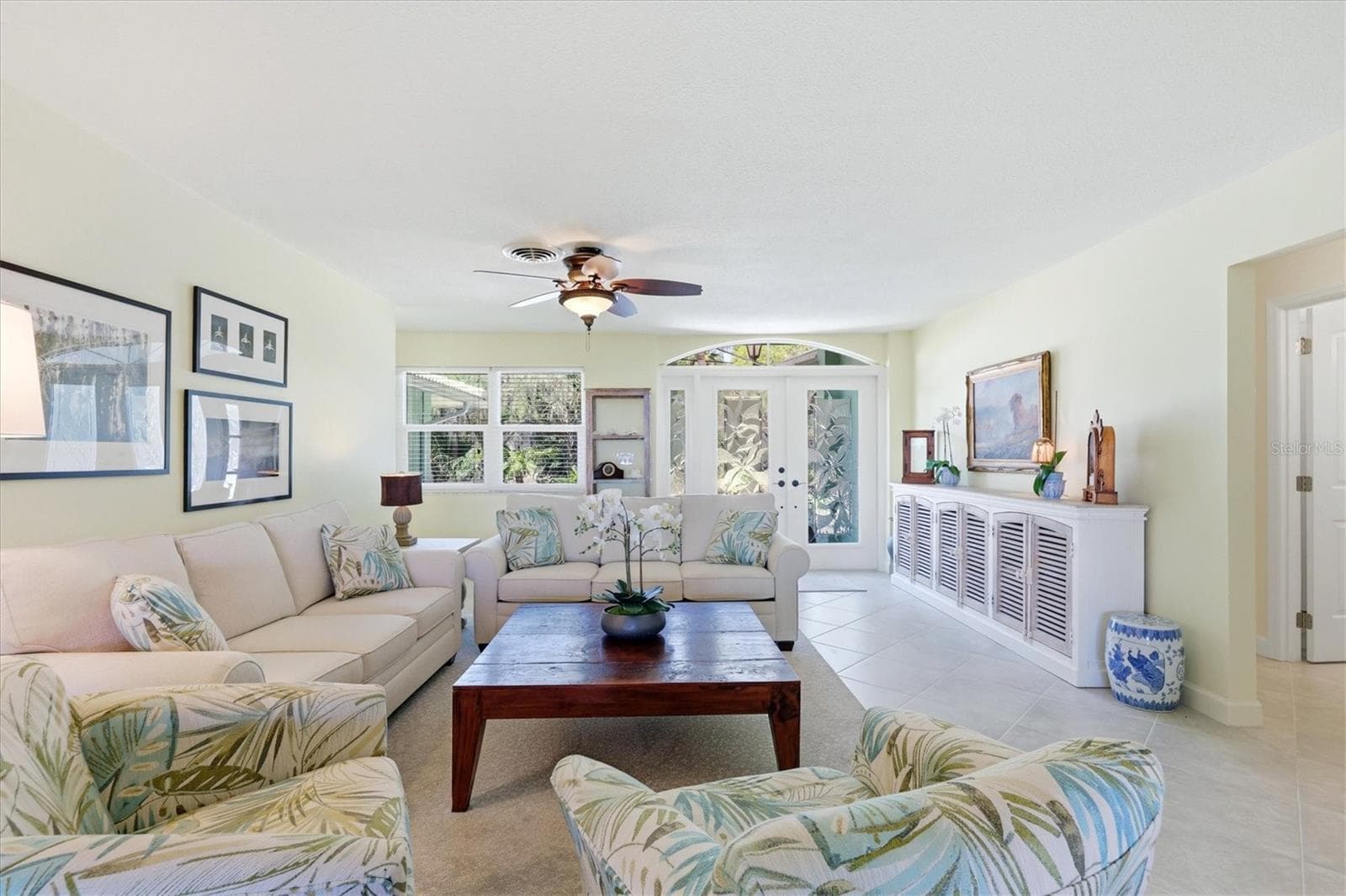 Living Area Facing Front Entrance - 6421 MANASOTA KEY RD, ENGLEWOOD